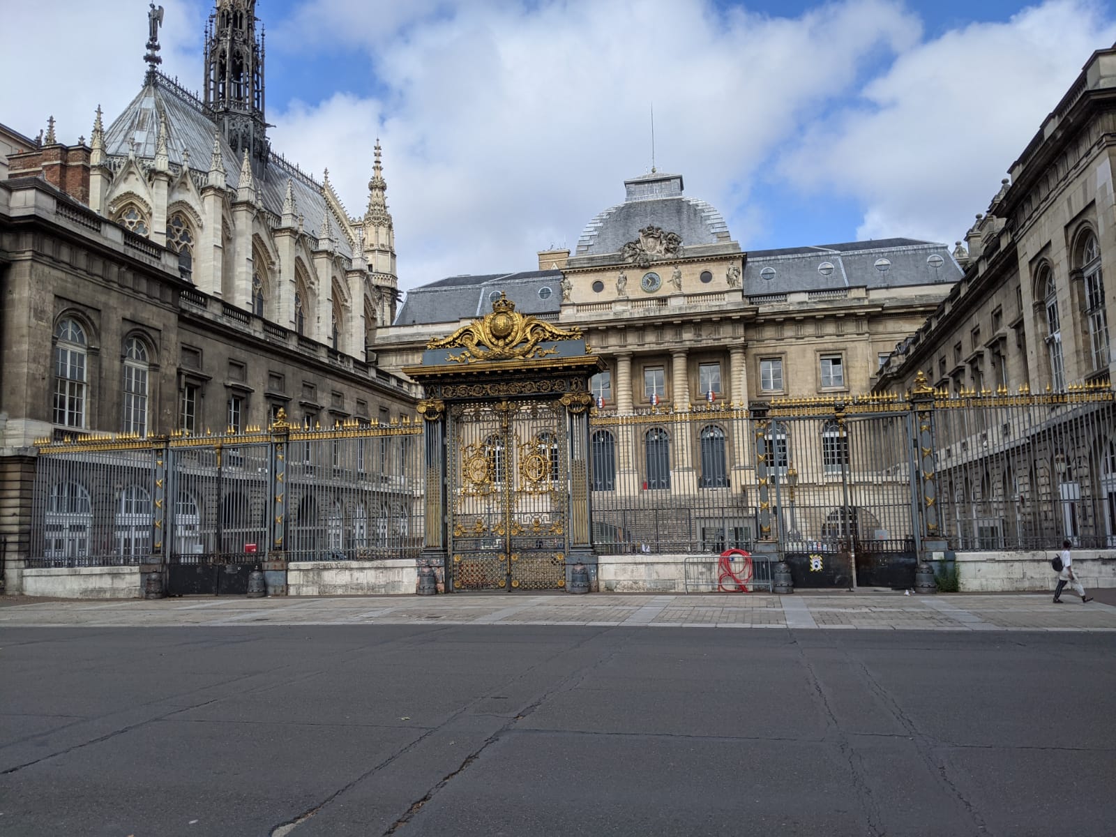 paris_building_at_day_2